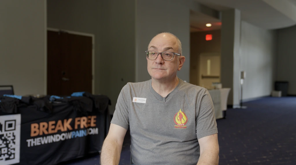 What are the symptoms of CRPS